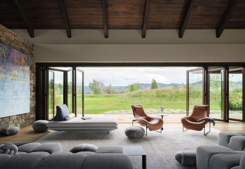 Window wall in Living room in Flatirons Residence by Tumu Studio